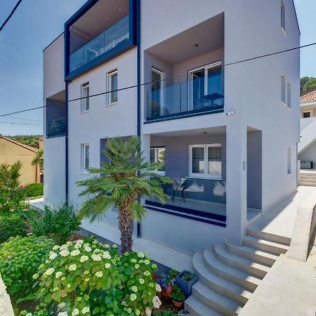 Apartments Hemetek Veli Losinj Bagian luar foto