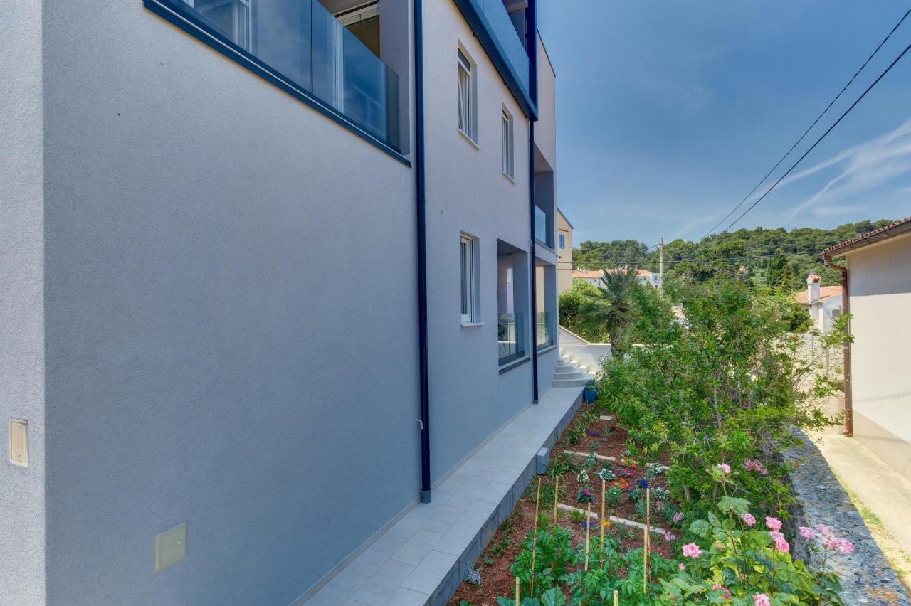 Apartments Hemetek Veli Losinj Bagian luar foto