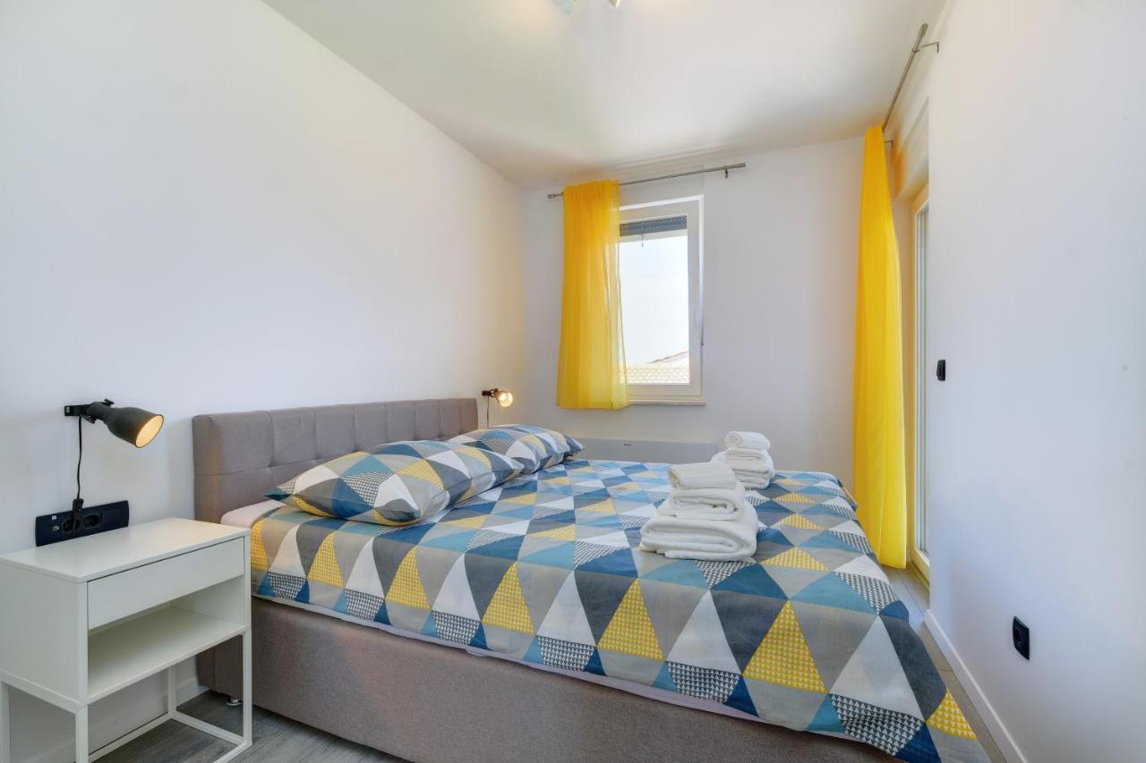 Apartments Hemetek Veli Losinj Bagian luar foto