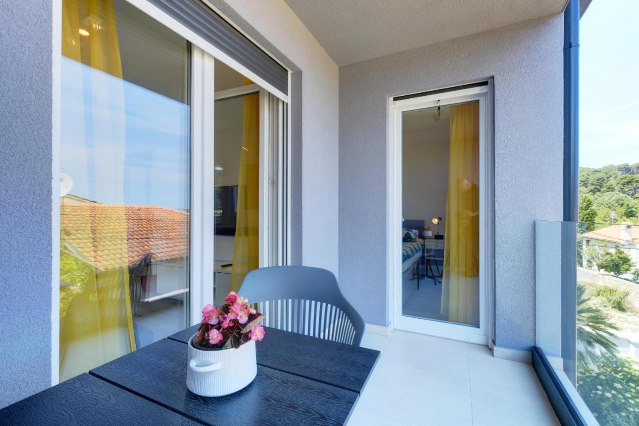 Apartments Hemetek Veli Losinj Bagian luar foto