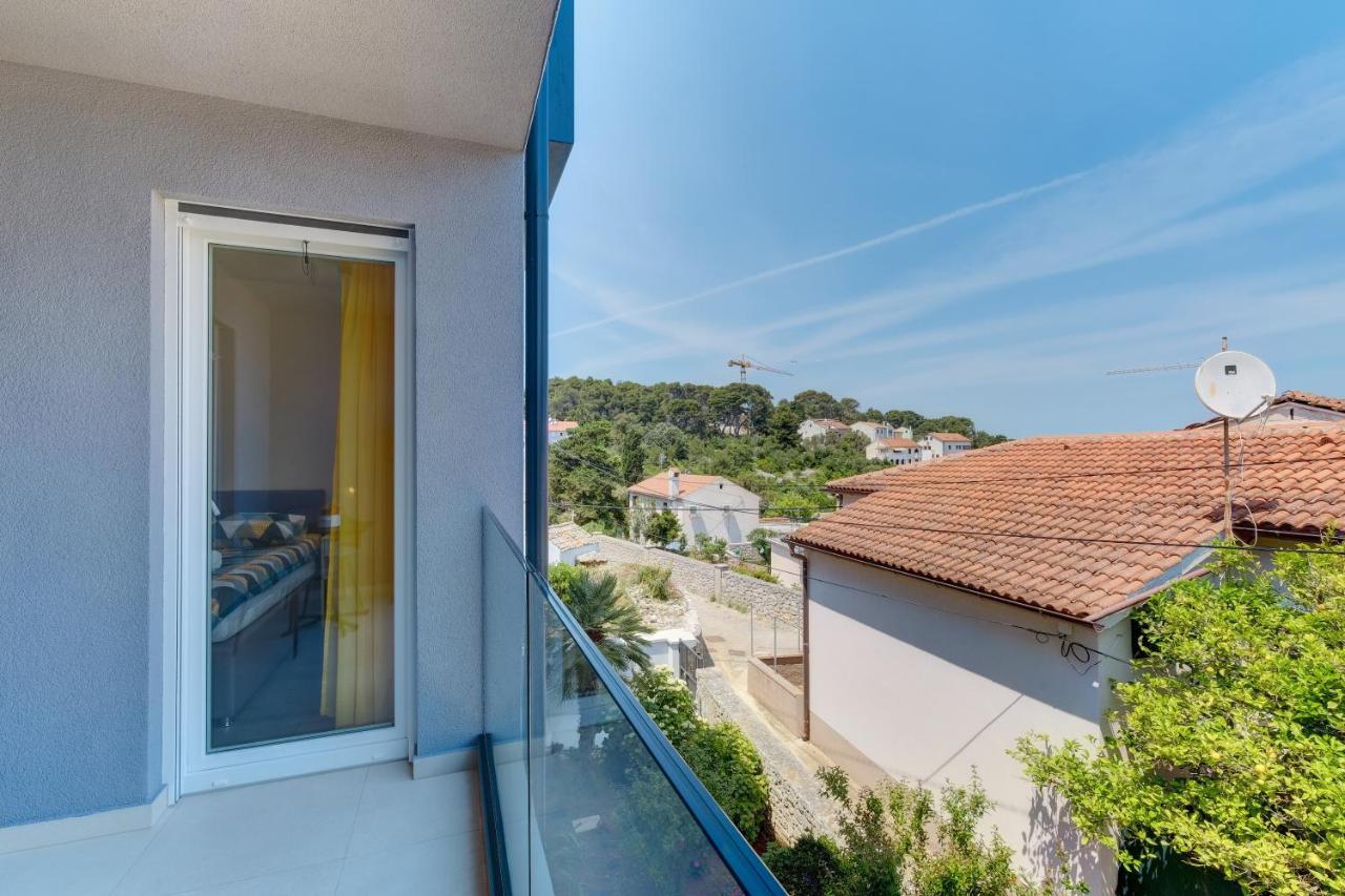 Apartments Hemetek Veli Losinj Bagian luar foto