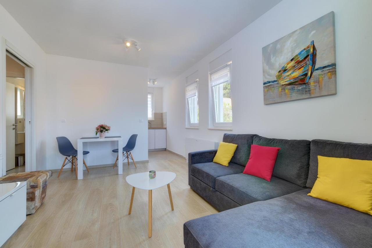 Apartments Hemetek Veli Losinj Bagian luar foto