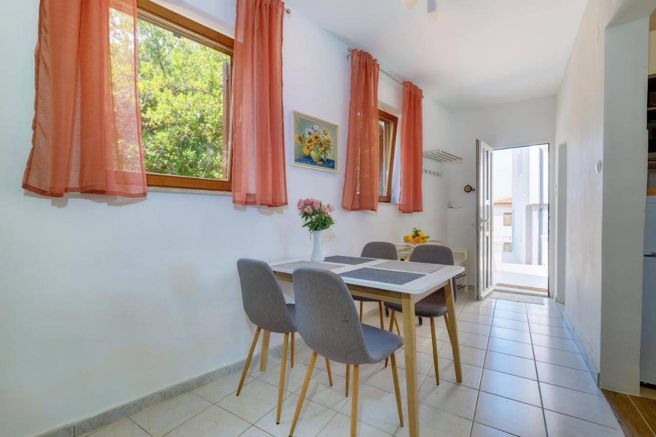 Apartments Hemetek Veli Losinj Bagian luar foto