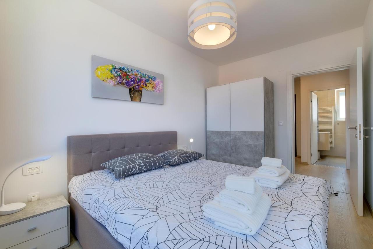 Apartments Hemetek Veli Losinj Bagian luar foto