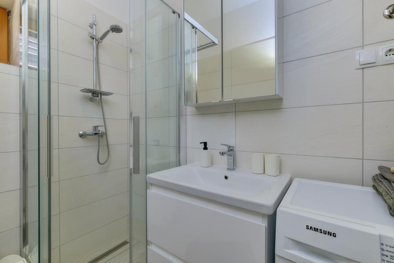 Apartments Hemetek Veli Losinj Bagian luar foto