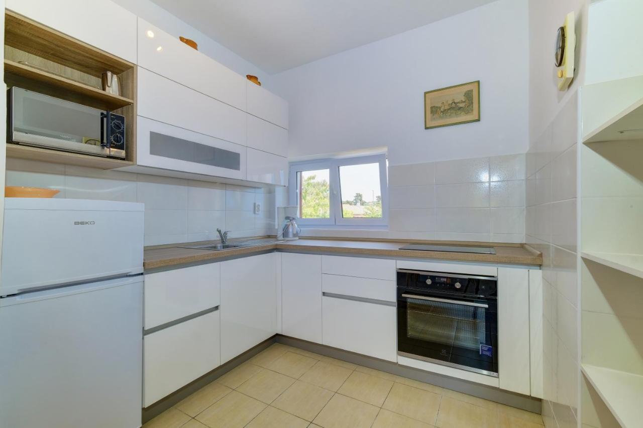 Apartments Hemetek Veli Losinj Bagian luar foto