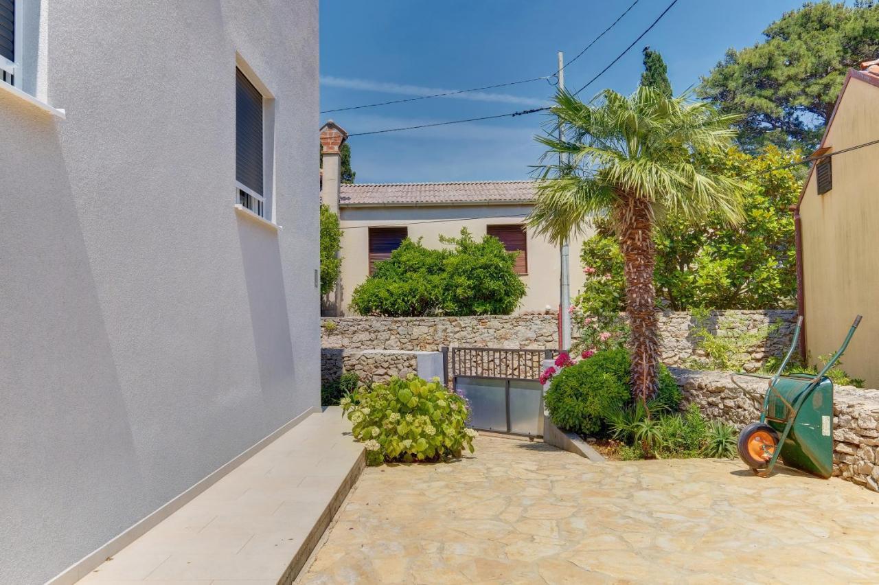 Apartments Hemetek Veli Losinj Bagian luar foto